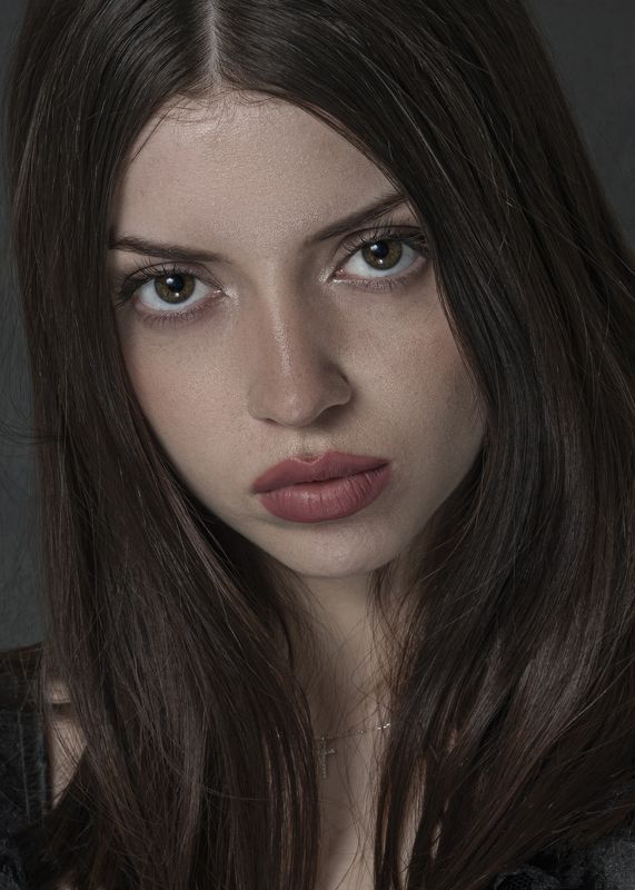 fine art , постановочная фотография ,жанровый портрет, губы , portrait  фото превью