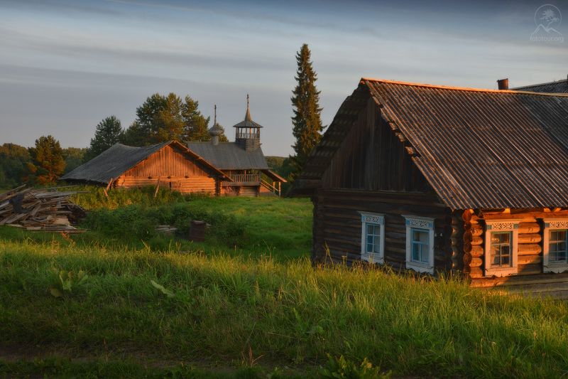 деревня, лето, закат, деревянное зодчество, кенозерье, нацпарк, фототур в кенозерье, часовня В лучах заходящего солнца фото превью