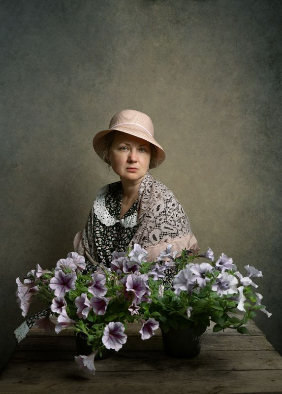 Sell Portrait with Flowers фото превью