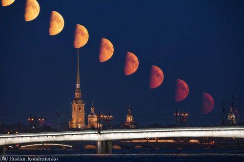 Секвенция с Луной за Петропавлоским собором