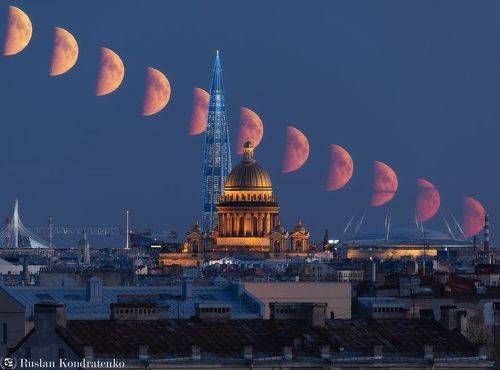 Секвенция с Луной за Исаакиевским собором и Лахта-центром