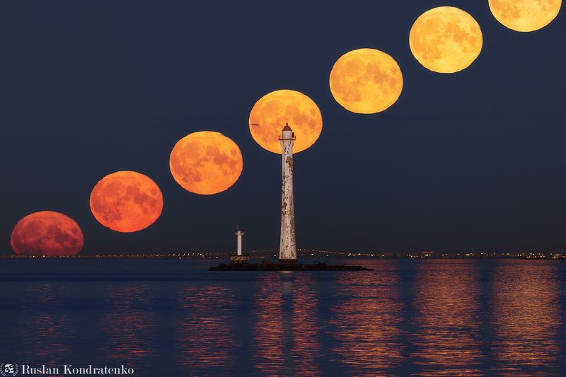 Секвенция с Луной за Задним створным маяком Морского канала фото превью