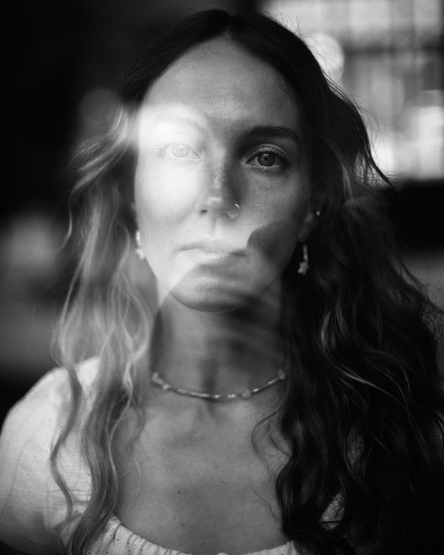 портрет, портретная фотография, женский портрет, естественный свет, студия, фотосессия, чб, девушка, естественность Света фото превью