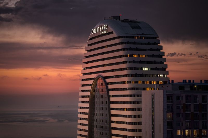 Ship And Marriott On Sundown фото превью