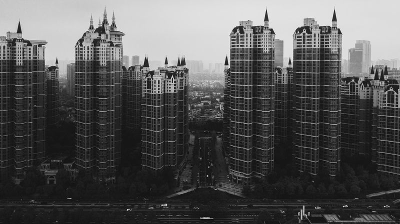 hogwarts, houses, skyscrapers, street, city, megalopolis, black and white 48 floor фото превью