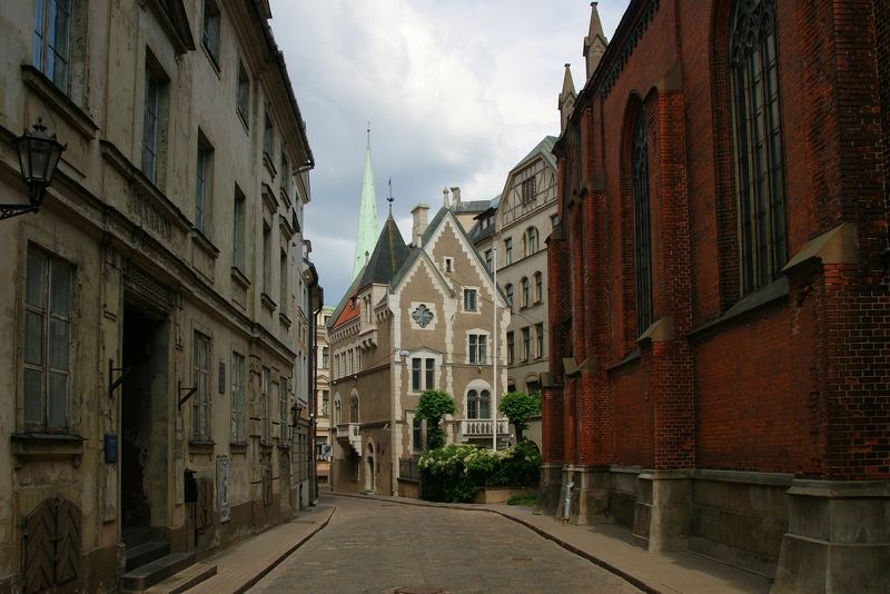 city, street, architecture, building, facade, house, church, history Quiet street фото превью