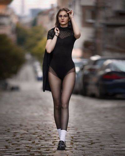 Смелая девушка