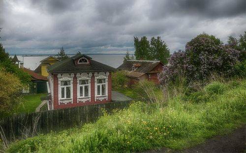 За околицей