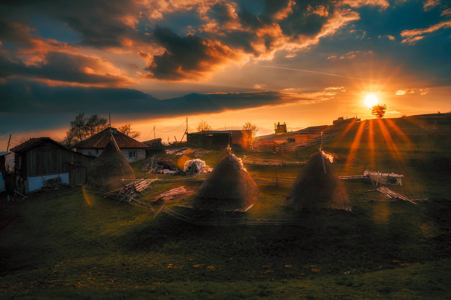landscape, nature, scenery, oldhouses, village, sunset, sun, sunrays, colors, mountain, rodopi, bulgaria, Александров Александър