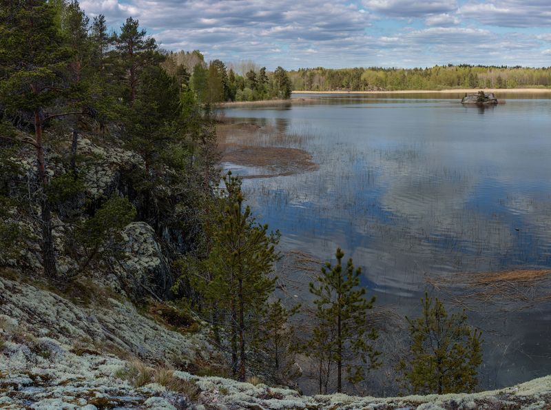 озеро, вода, камни, скалы Среди островов фото превью