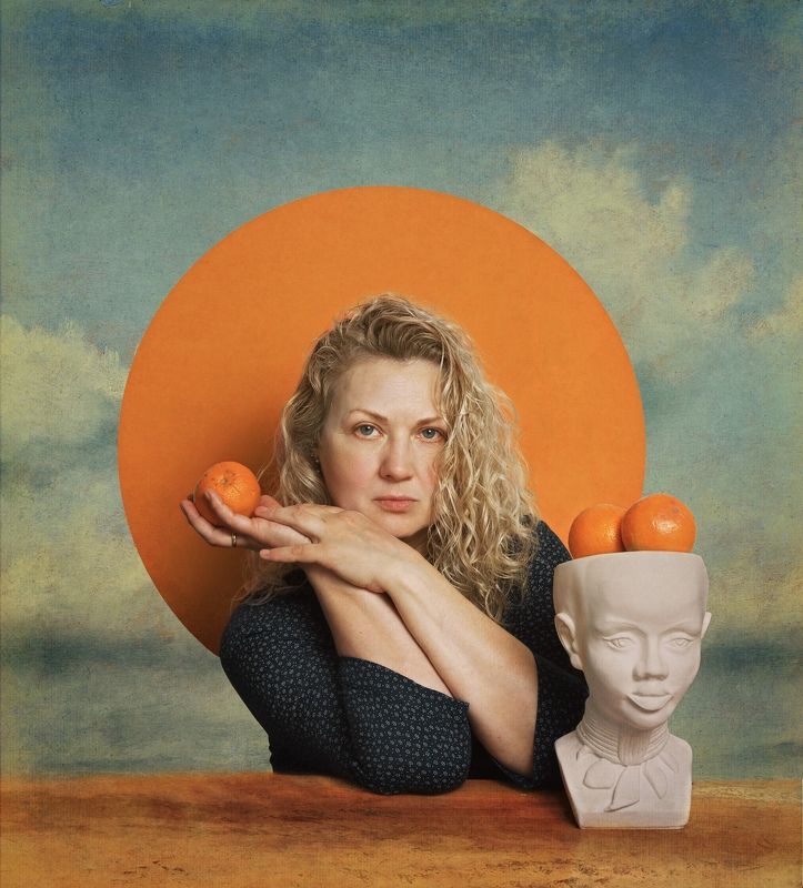 Woman and Oranges фото превью