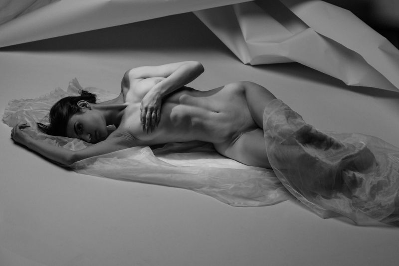 on the floor фото превью