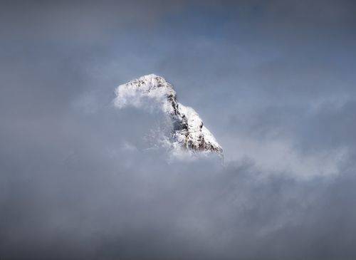 Плывущая в облаках