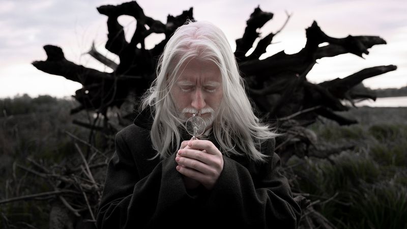 фото, портрет, мужчина, тишина, приключение, пасмурный, серый, опасность, темный Путник фото превью