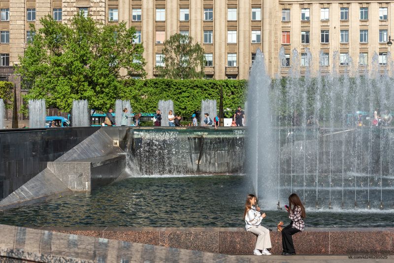 санкт-петербург, фонтаны, фонтанный комплекс на московской площади, московская площадь, стрит фото, streetphoto, жанр, уличное фото Люди и фонтаны... фото превью