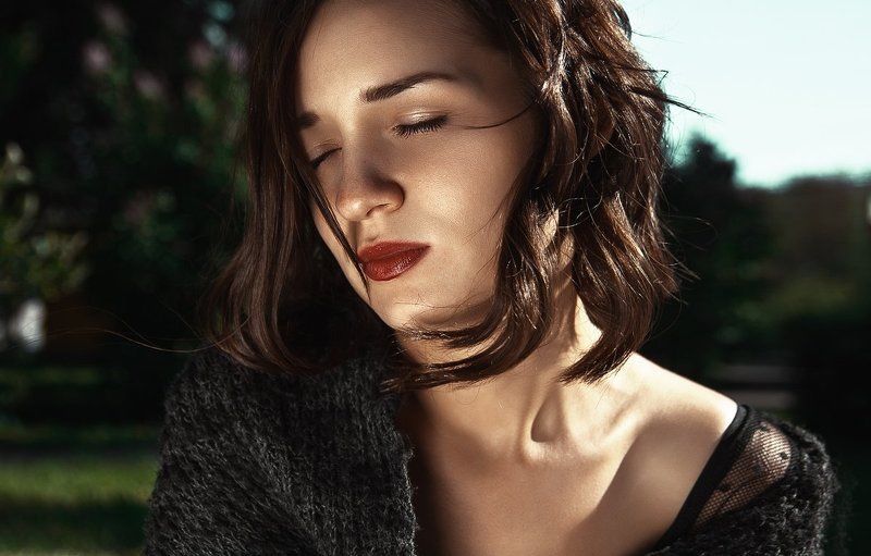 портрет, ветер, женщина, девушка, солнце, жеский свет, лето, крупный портрет, Ветер и солнце фото превью