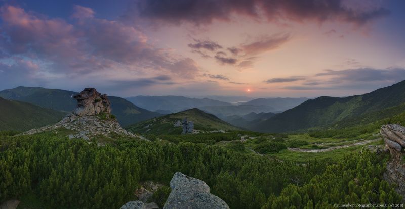 Карпаты. Рассвет с Вухатого камня. фото превью
