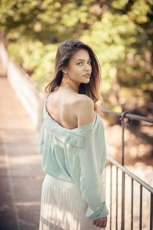 portrait bokeh bridge beauty stunning look incredible  фото превью