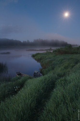 Предутренние сумерки с Луной.