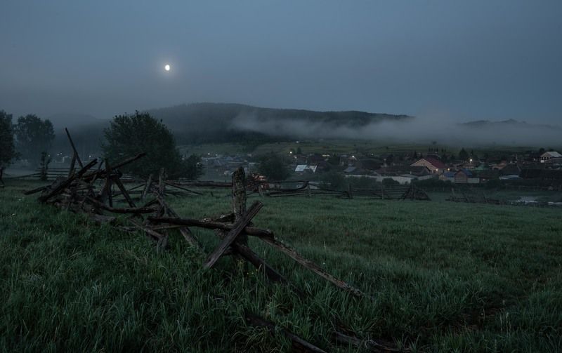 Туманное утро в селе Тюлюк фото превью