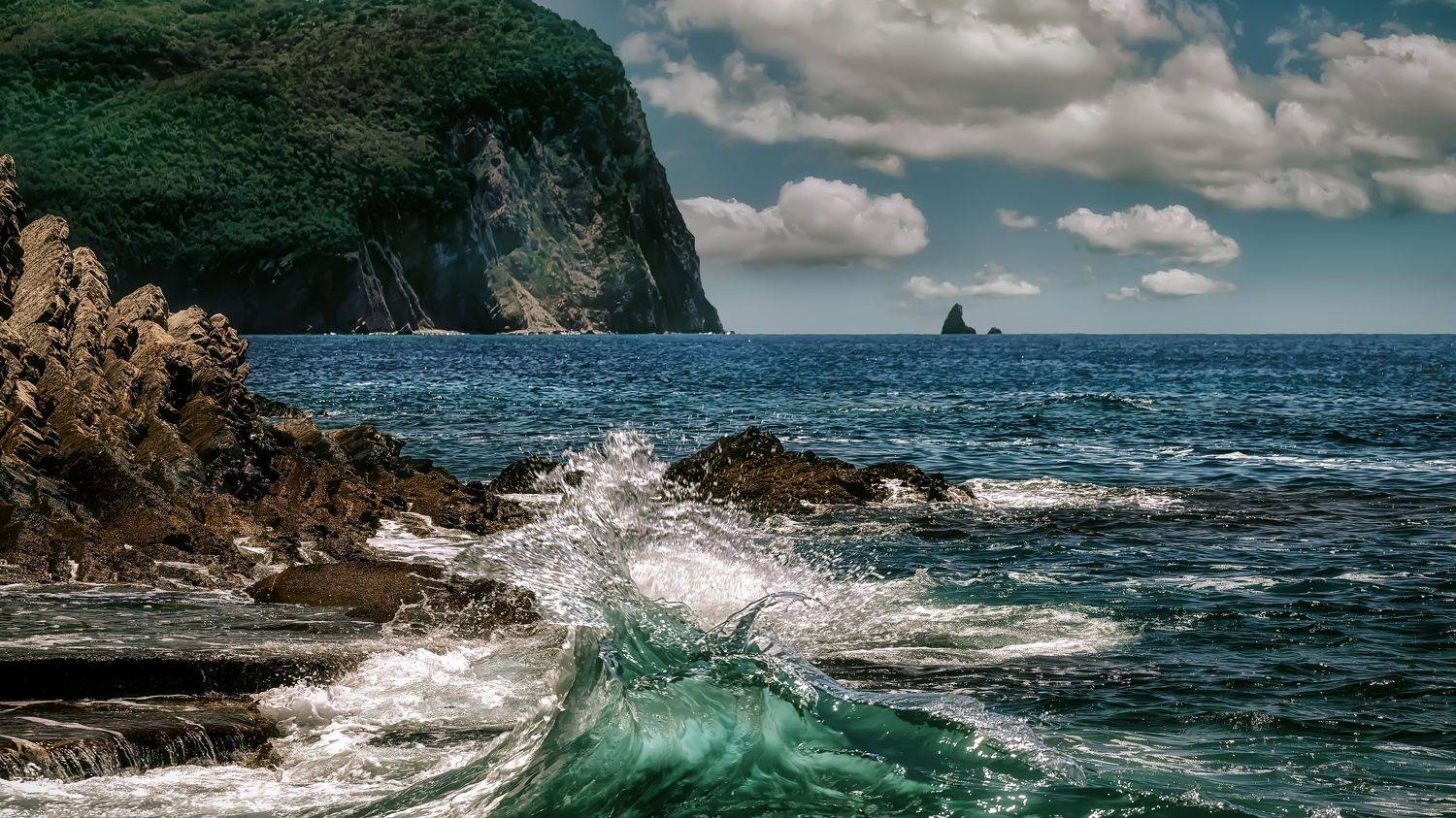 пейзаж море берег вода волны горы день небо облака, Тамара