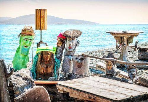 Мыс Суджук и его рукотворные скульптуры