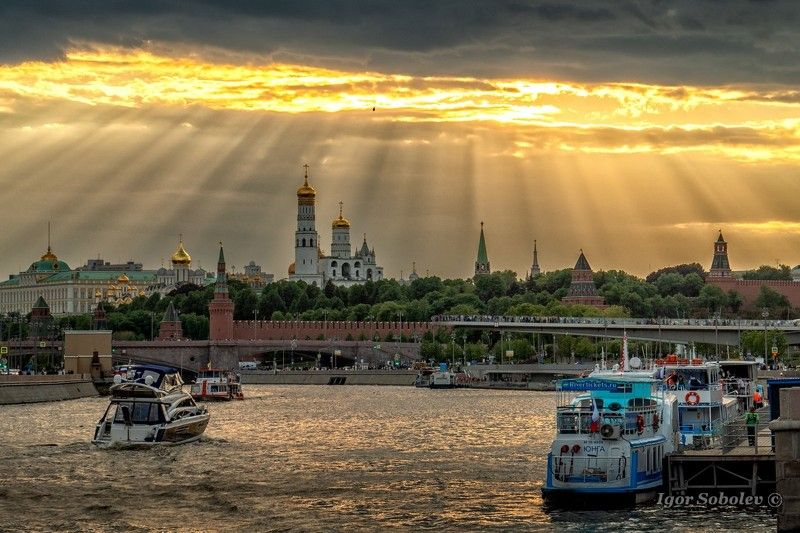 москва, кремль, закат, зарядье, солнце, лучи Осияние фото превью