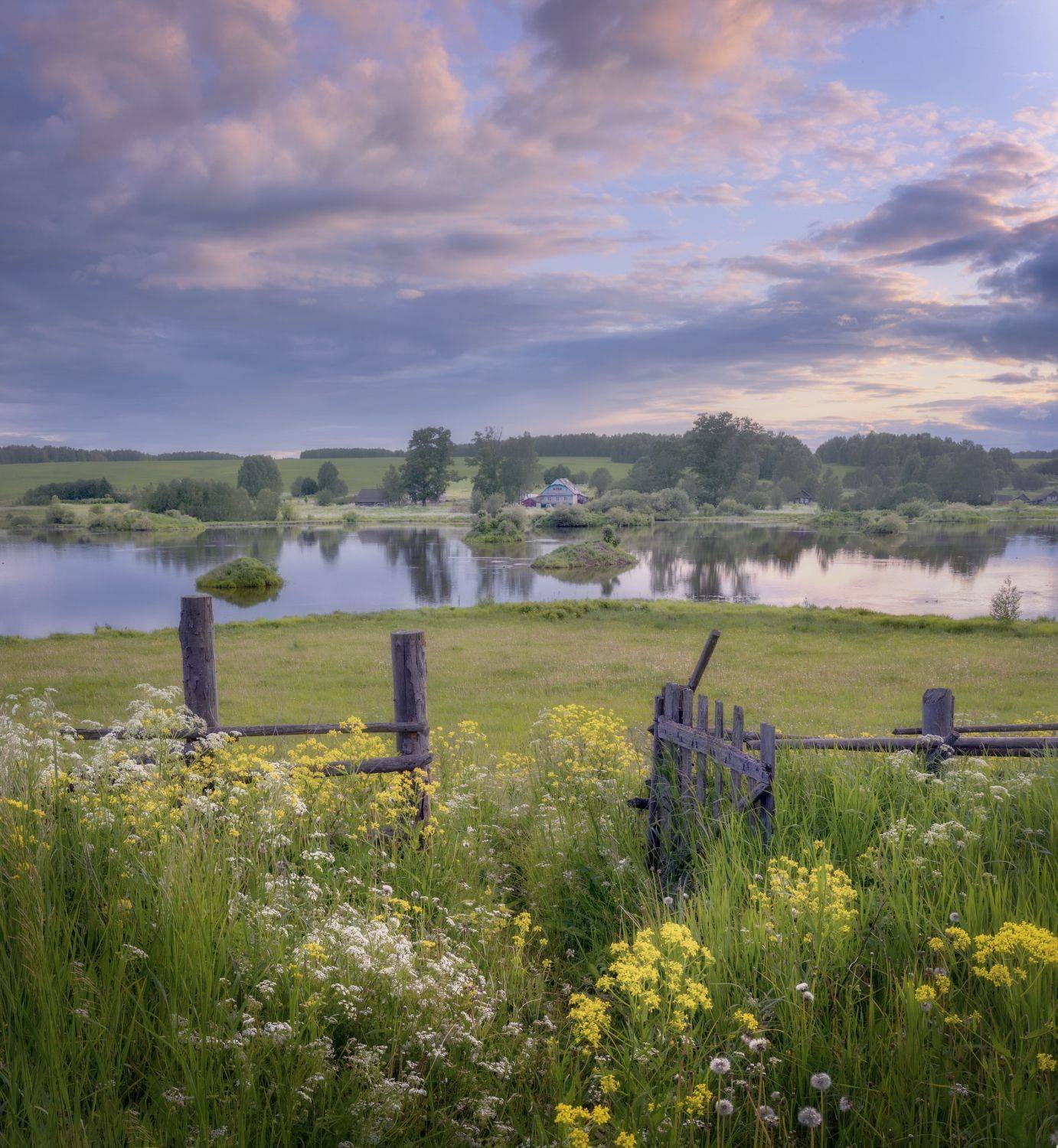вечер закат река деревня калитка цветы лето июнь, Сергей Буторин