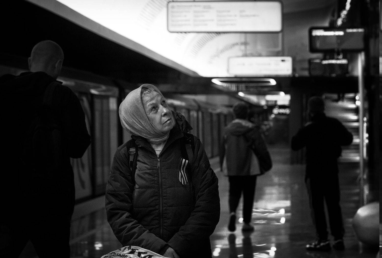 чб фото, метро, пассажиры, Vera Trandina