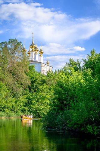 Солнечный день на реке