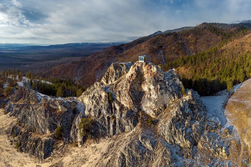 саяны, бурятия, тункинские гольцы Священная скала Буха-Нойон фото превью