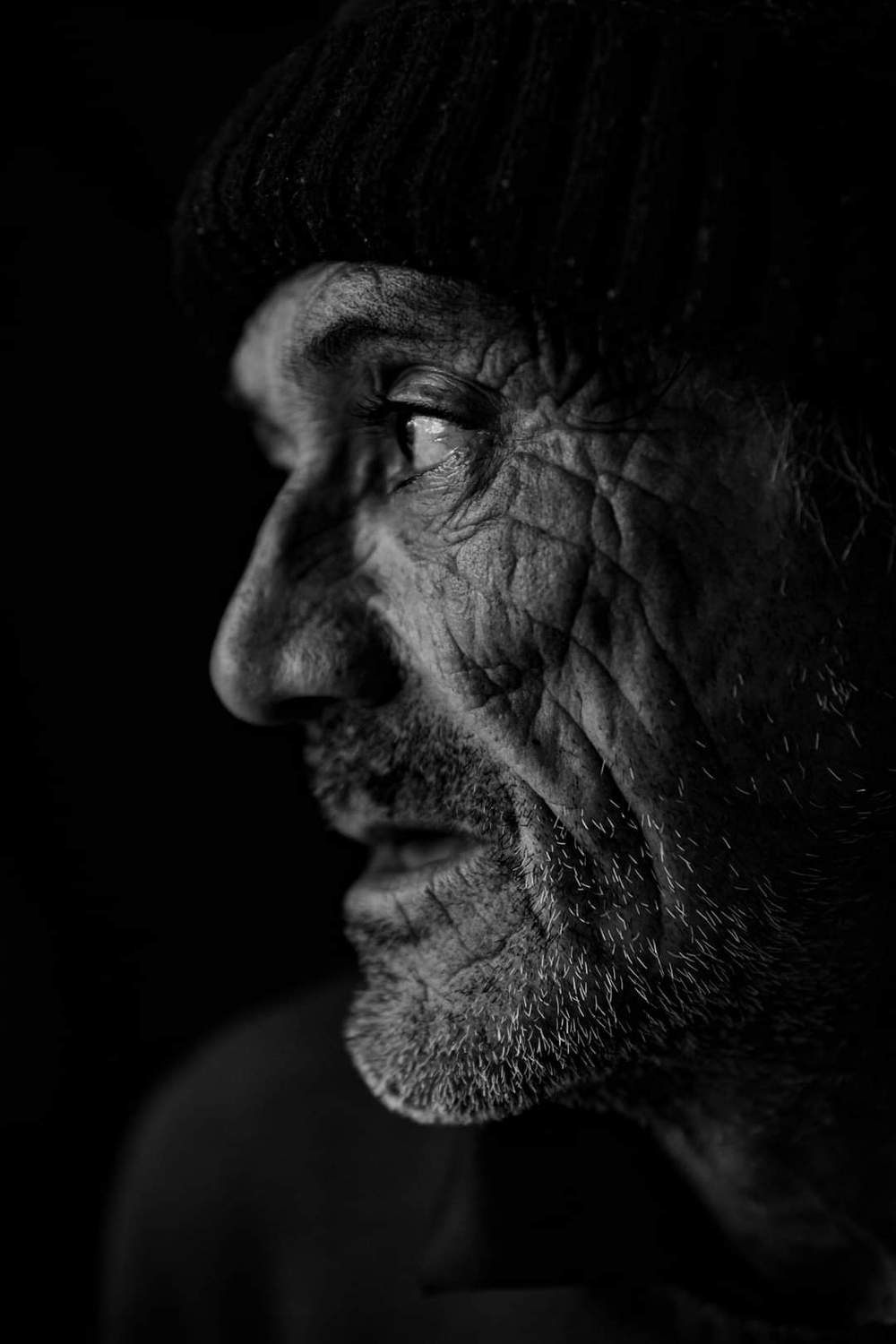 portrait, portraits, male portrait, retrato, retratos, bastian cifuentes araya, periodistafurioso, black and white, black & white, blanco y negro, human, homeless, situacion de calle, in-visibles, invisibles,, Basti&aacute;n Cifuentes Araya