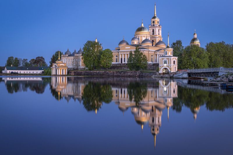 Нило-Столобенская пустынь ранним утром фото превью