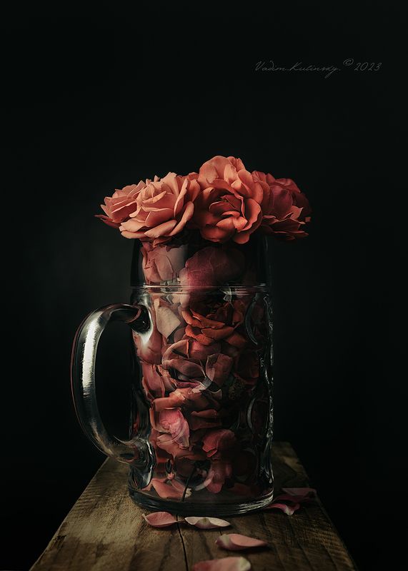 натюрморт низкий ключ бокал садовые розы арт-фото Rose foam фото превью