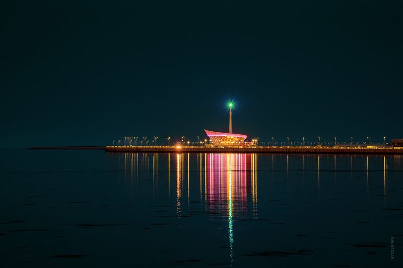 маяк, ресторан, каспий, каспийское море, архитектура, ночной, пейзаж, достопримечательность, яркий, ночь, город, побережье, набережная Ресторан \