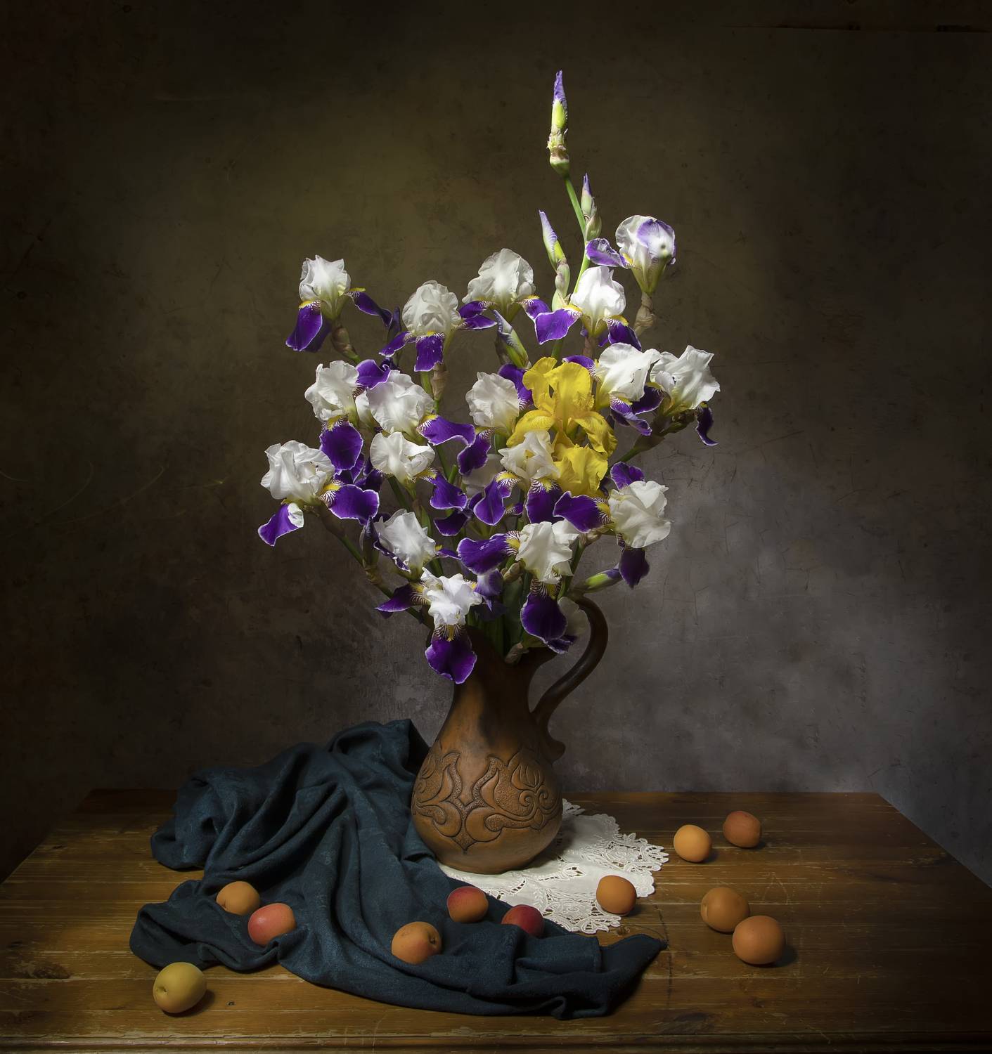 натюрморт, ирисы, абрикосы, Татьяна Феденкова