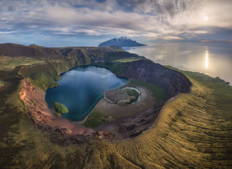 Кальдера вулкана Заварицкого. Остров Симушир. фото превью