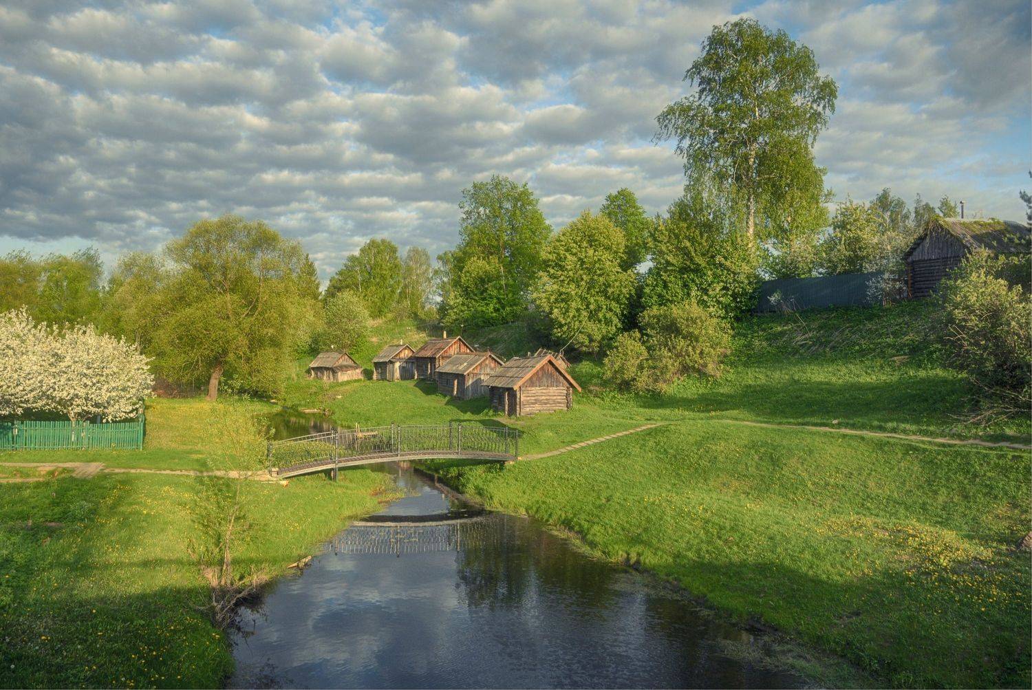 речка мостик домики деревья облака, Вера Петри