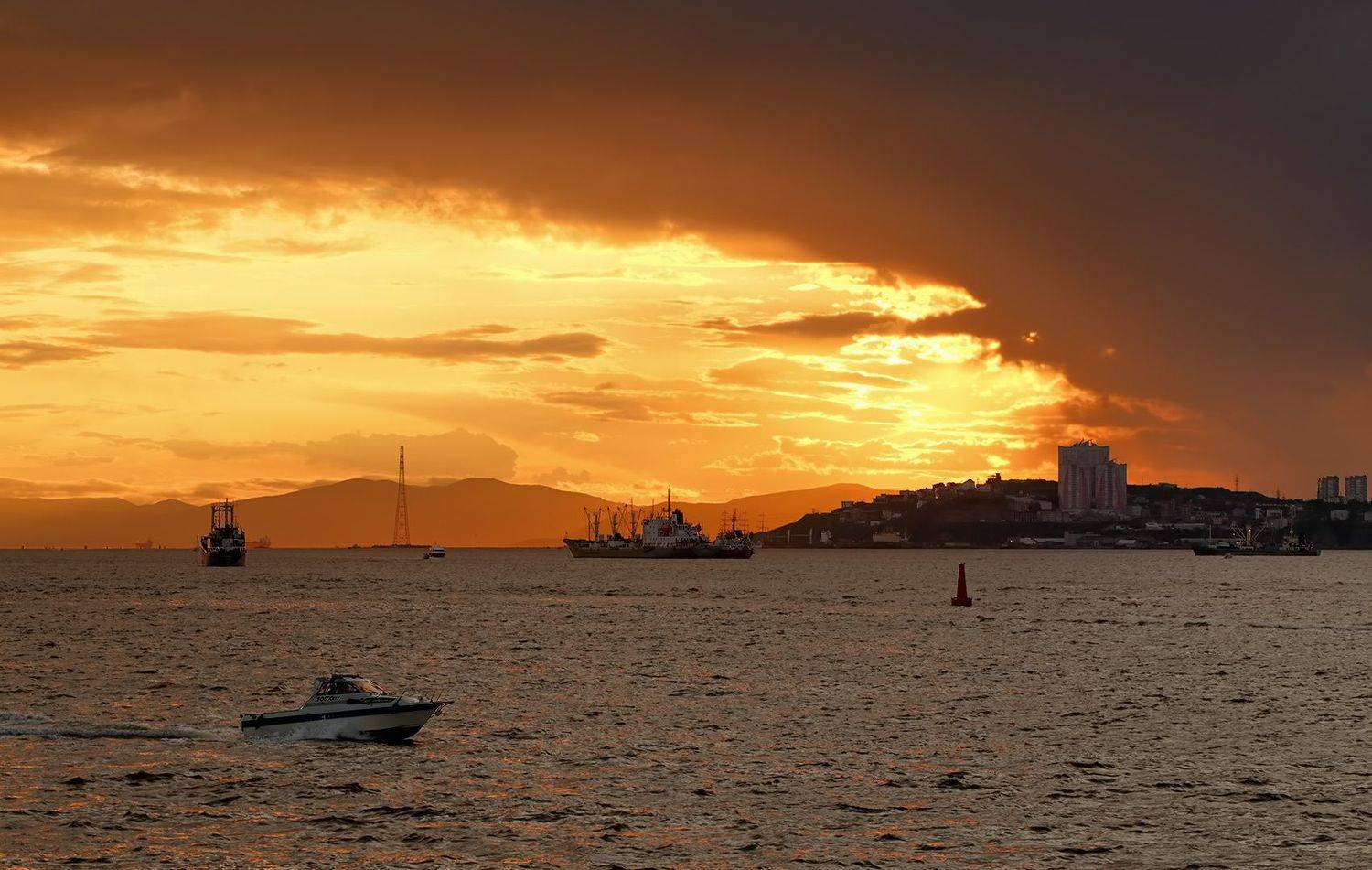 берег, вечер, закат, катер, суда, порт владивосток, Евгений Паршуков