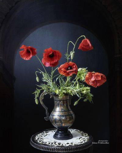 Красное на черном