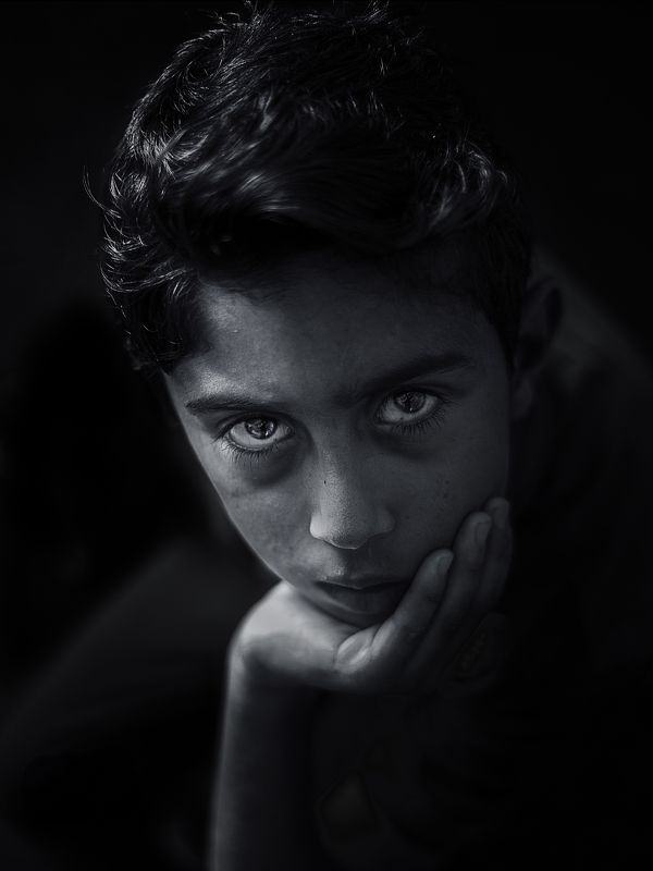 Look into my eyes to know my sorrow фото превью