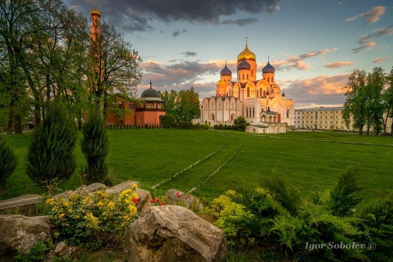 николо-угрешский монастырь, подмосковье, вечер, закат, церковь, монастырь Вечер в золотистых тонах фото превью