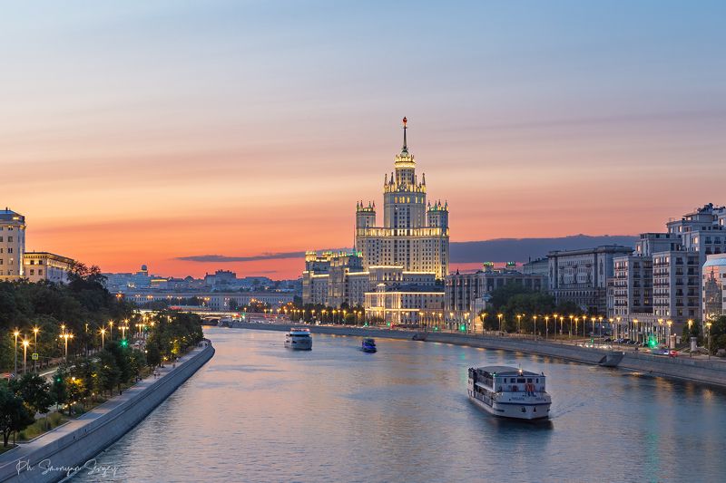 Нежный закат у дома на набережной (2) фото превью