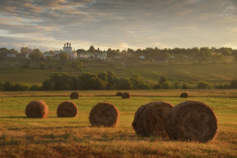 деревня, лето, закат, храм, стога, рассвет, фототуры выходного дня Вдыхая лета аромат фото превью