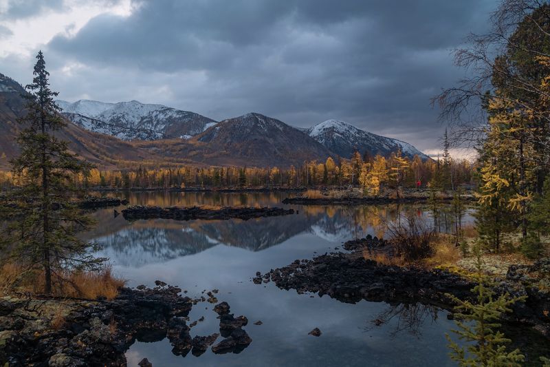бурятия, жомболок, саяны, окинский район Пасмурное утро на Лавовых озёрах фото превью