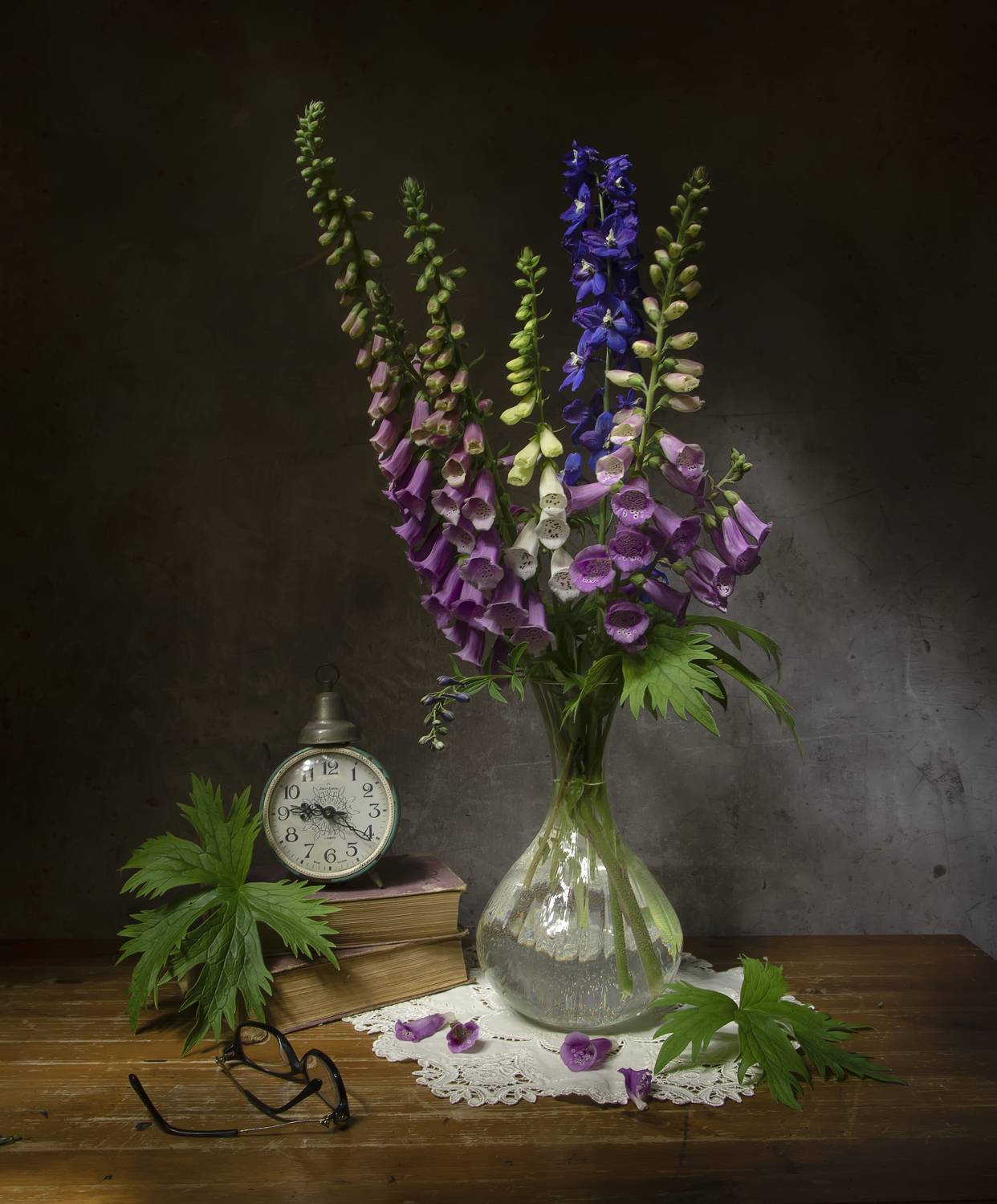 натюрморт, наперстянка, дельфиниум, будильник, Татьяна Феденкова