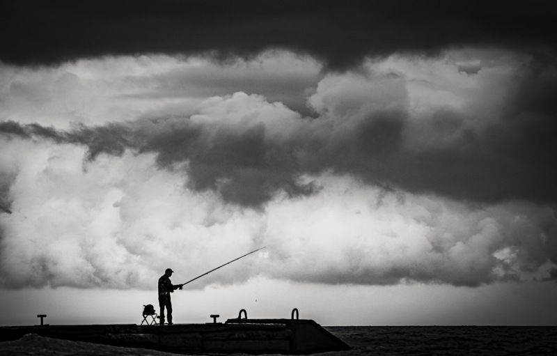 рыбалка с волнореза... фото превью