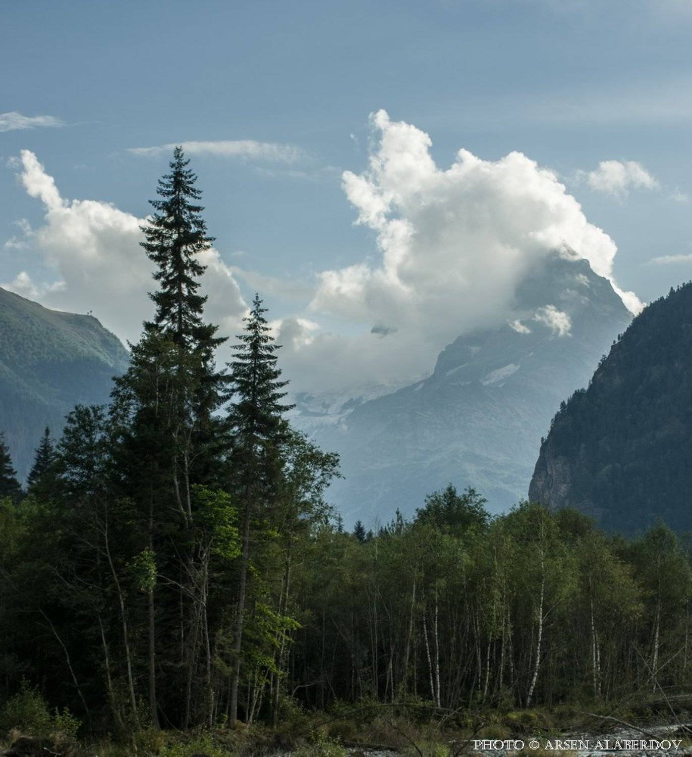 ГОРНЫЕ ВЕРШИНЫ, Горы, Домбай, Карачаево-Черкесия, Лес, Облака, Пик, Северный Кавказ, Арсен Алабердов