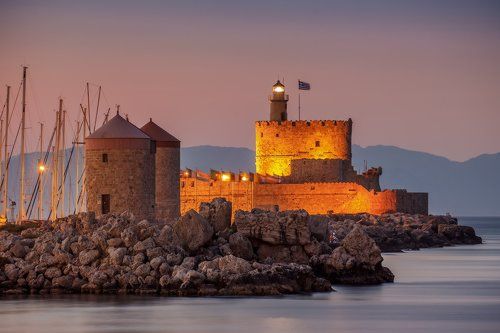 про уютный вечер порта Мандраки...