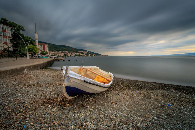 boat sea grey yellow canon 6D tamron 17-35  Alone фото превью